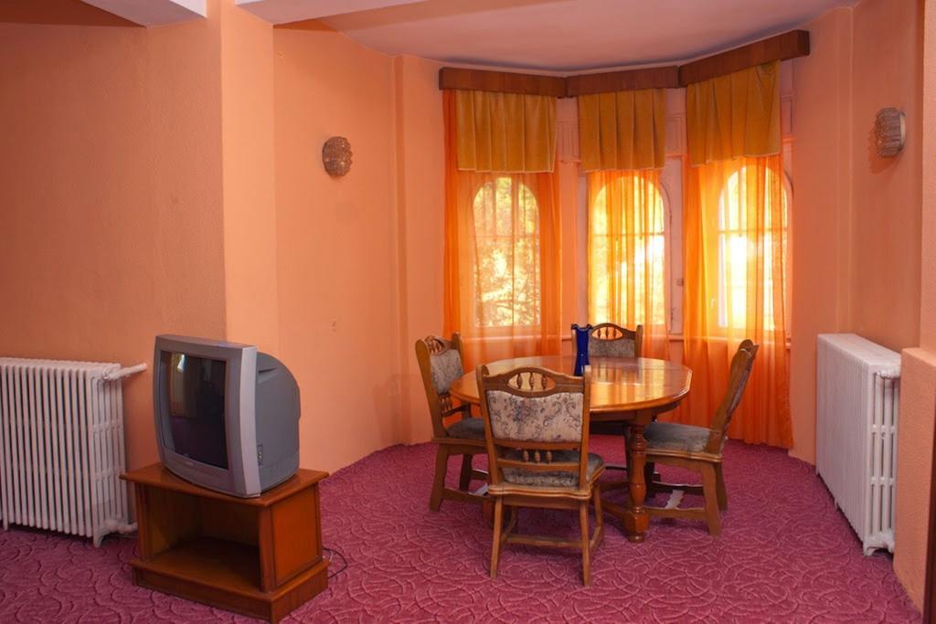 Hotel Cerna Băile Herculane Cameră foto