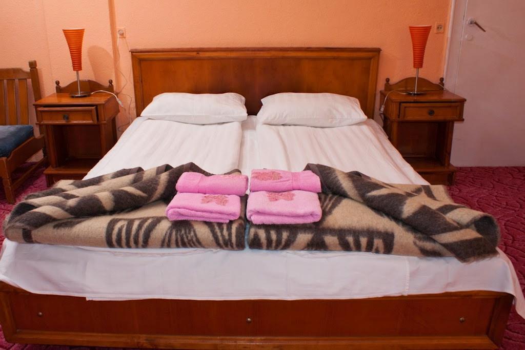 Hotel Cerna Băile Herculane Cameră foto