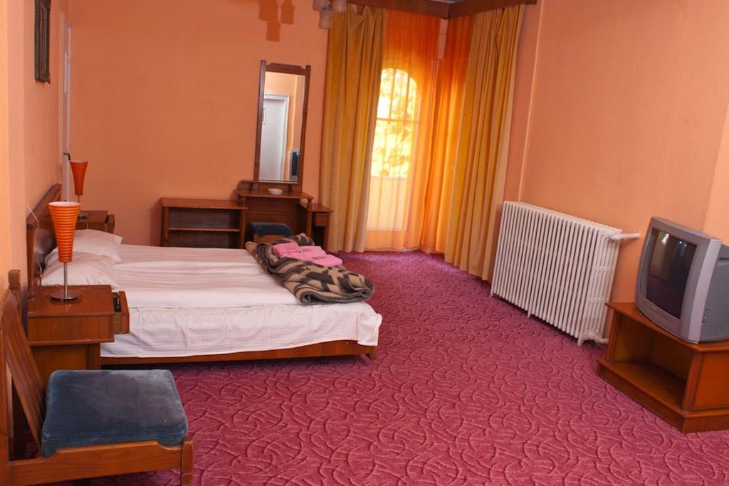 Hotel Cerna Băile Herculane Cameră foto