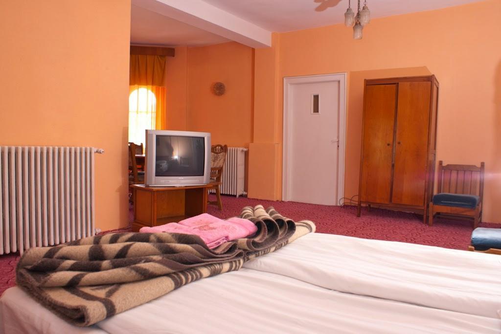 Hotel Cerna Băile Herculane Cameră foto